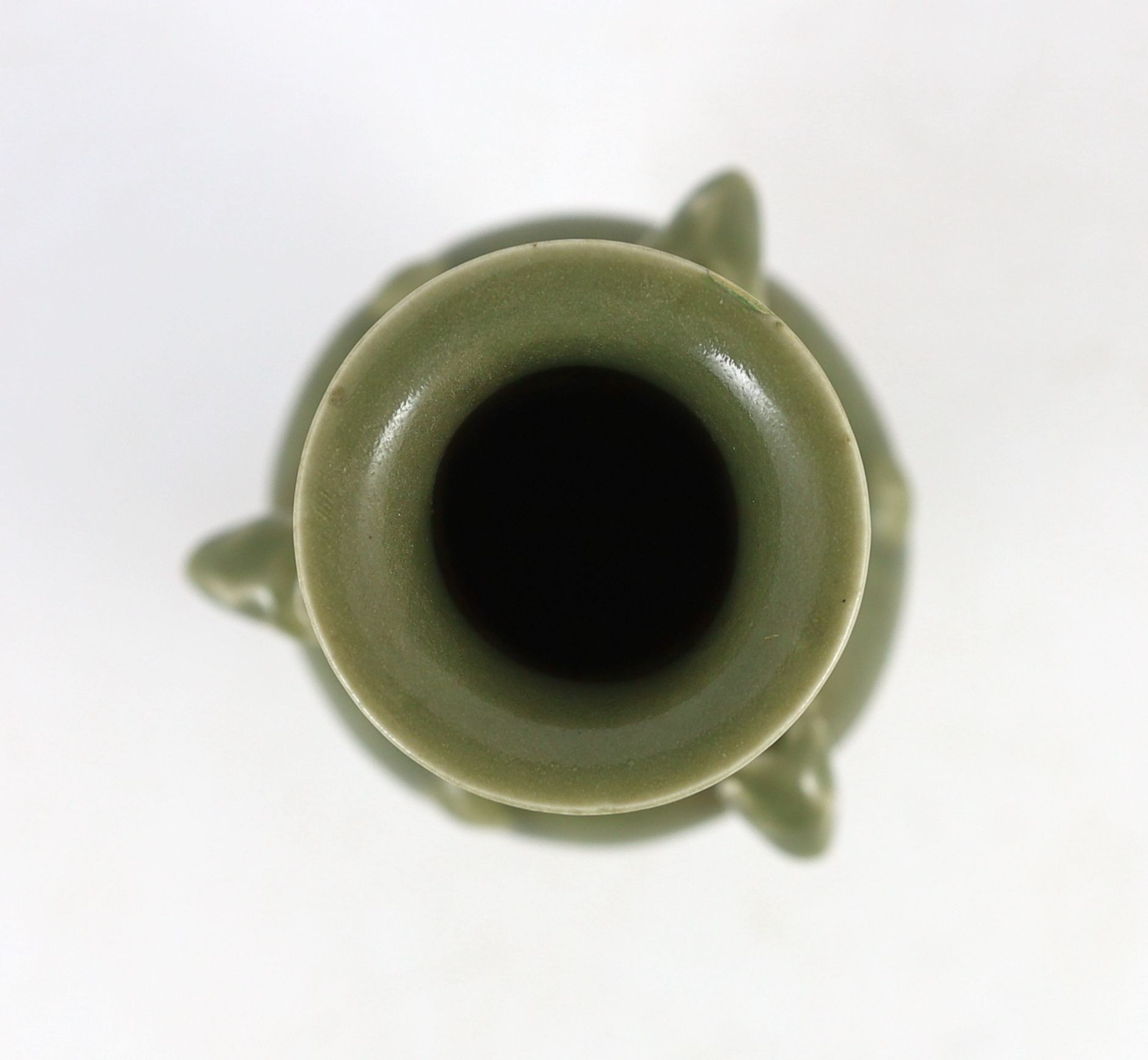 A Chinese celadon glazed six leg vase, late Qing, 13.5cm